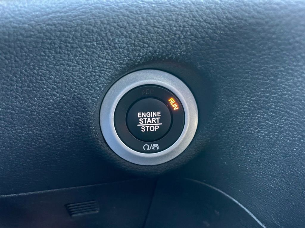 Used 2025 Chrysler Pacifica Limited image 48