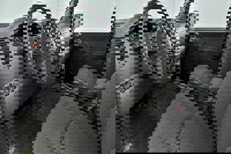 Used 2018 Nissan Frontier SV image 14