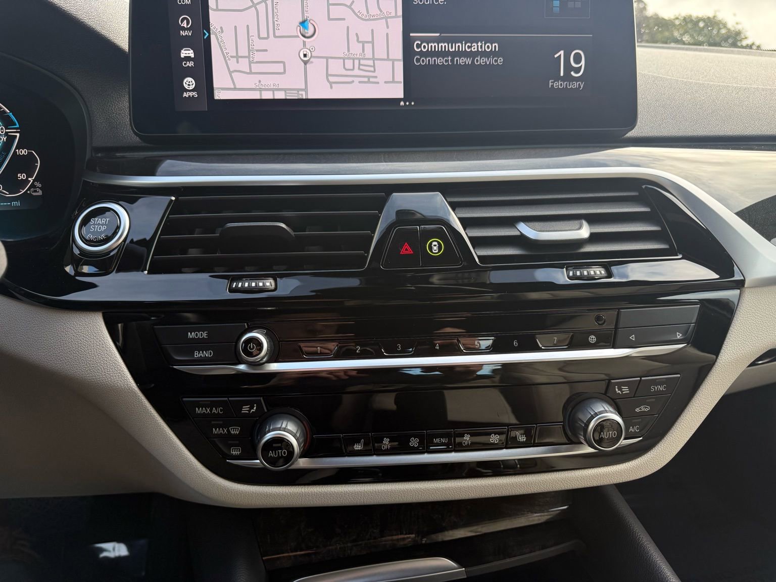 Used 2023 BMW 530e w/ Convenience Package image 17