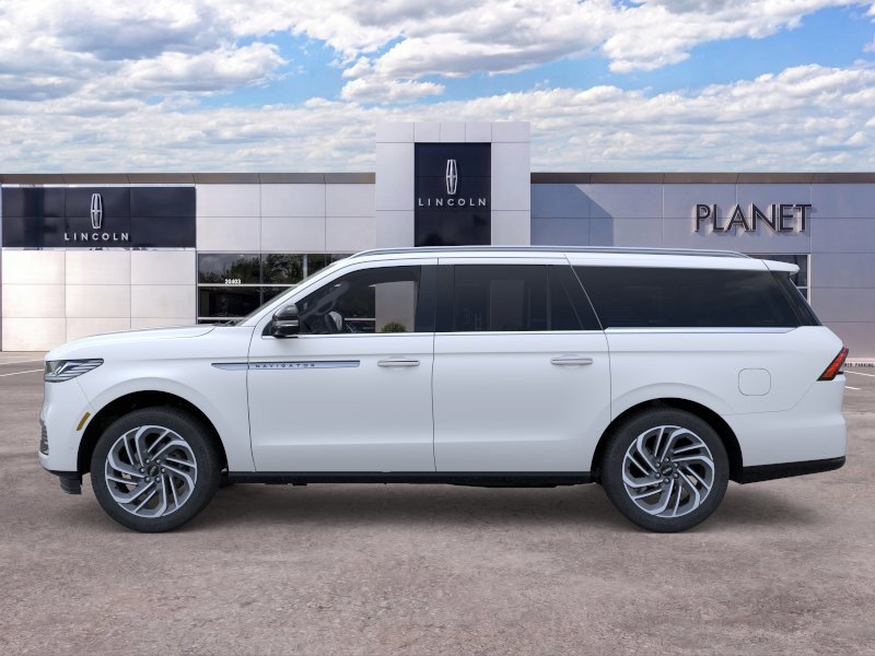 New 2026 Lincoln Navigator L Reserve AWD/4WD image 3