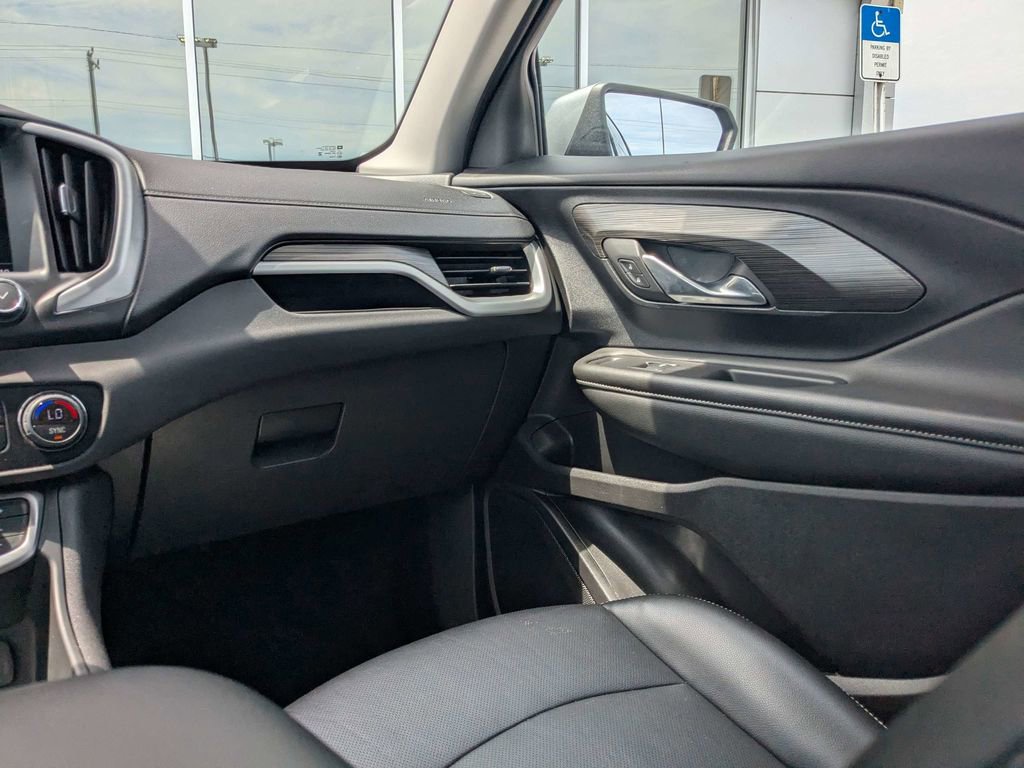 Used 2024 GMC Terrain SLT AWD/4WD image 17