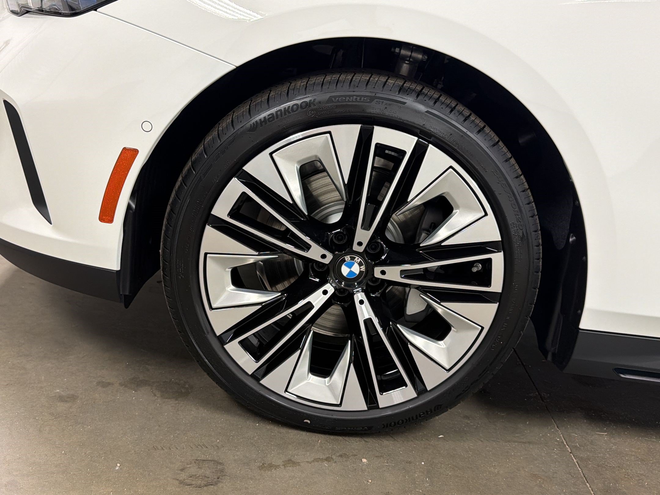 New 2027 BMW 530i RWD image 13