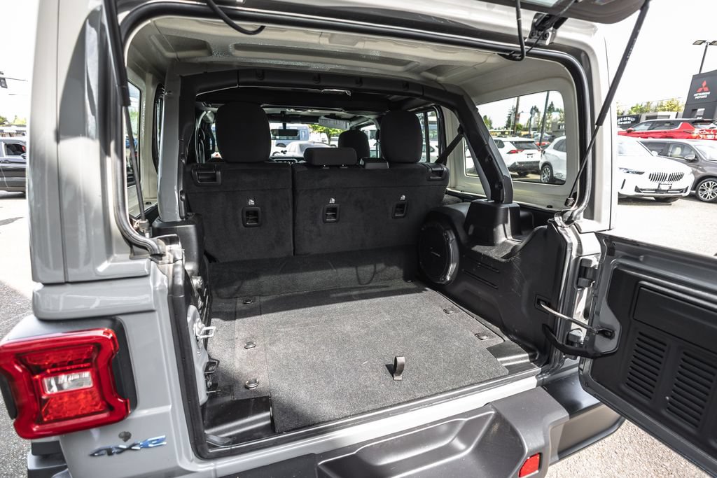 Used 2023 Jeep Wrangler Unlimited Rubicon 4xe w/ Cold Weather Group AWD/4WD image 33