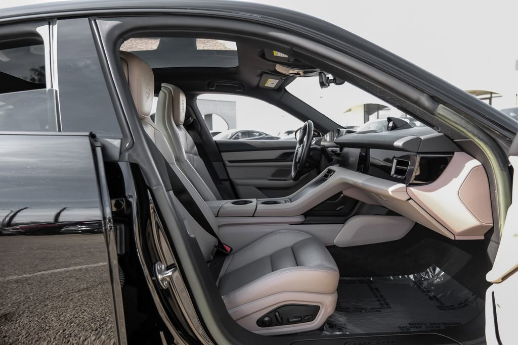 Used 2022 Porsche Taycan image 33
