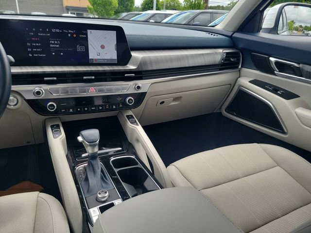 Used 2025 Kia Telluride EX w/ EX Captain's Chair Package FWD image 12