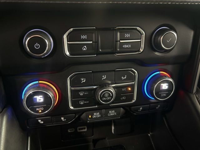 Used 2023 Chevrolet Suburban LT image 30