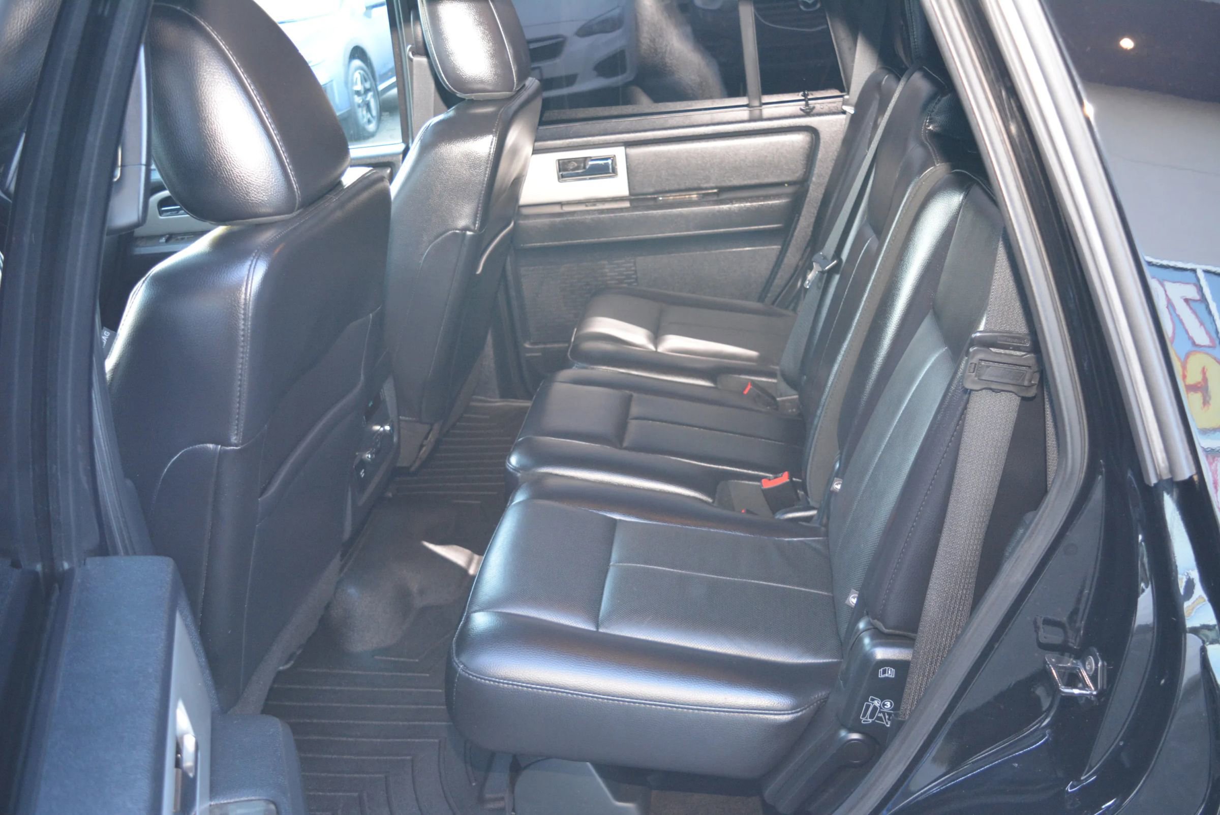 Used 2016 Ford Expedition Limited image 11