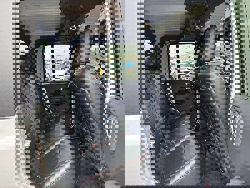 Used 2022 Jeep Gladiator Rubicon w/ Cold Weather Group image 10