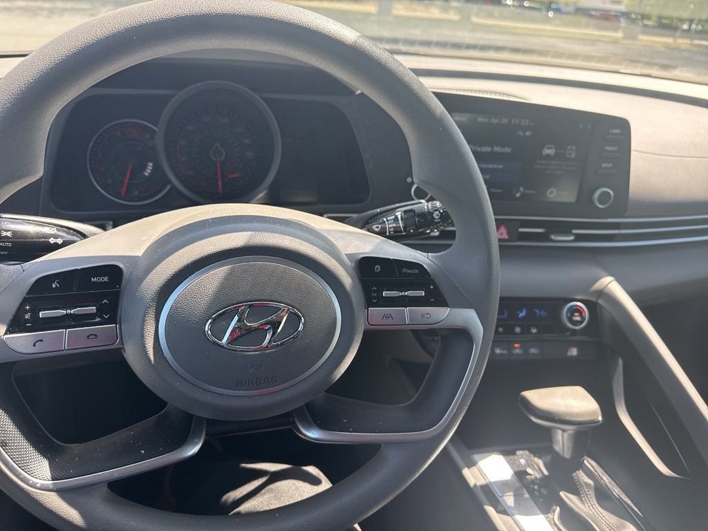 Used 2021 Hyundai Elantra SEL FWD image 3