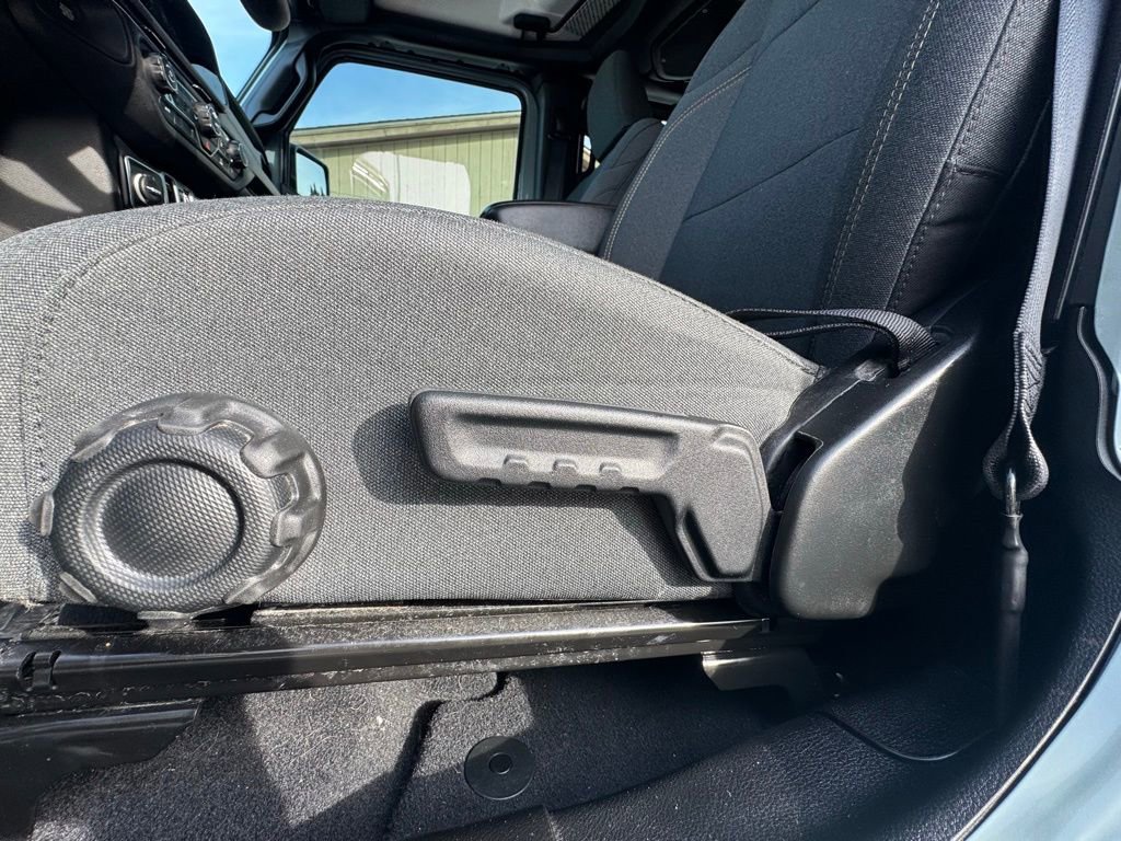 Used 2024 Jeep Wrangler Willys image 15