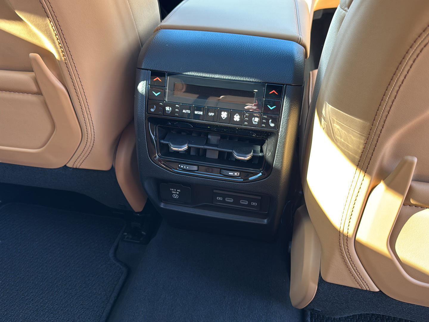 New 2026 Jeep Grand Cherokee Summit w/ Obsidian Package image 33