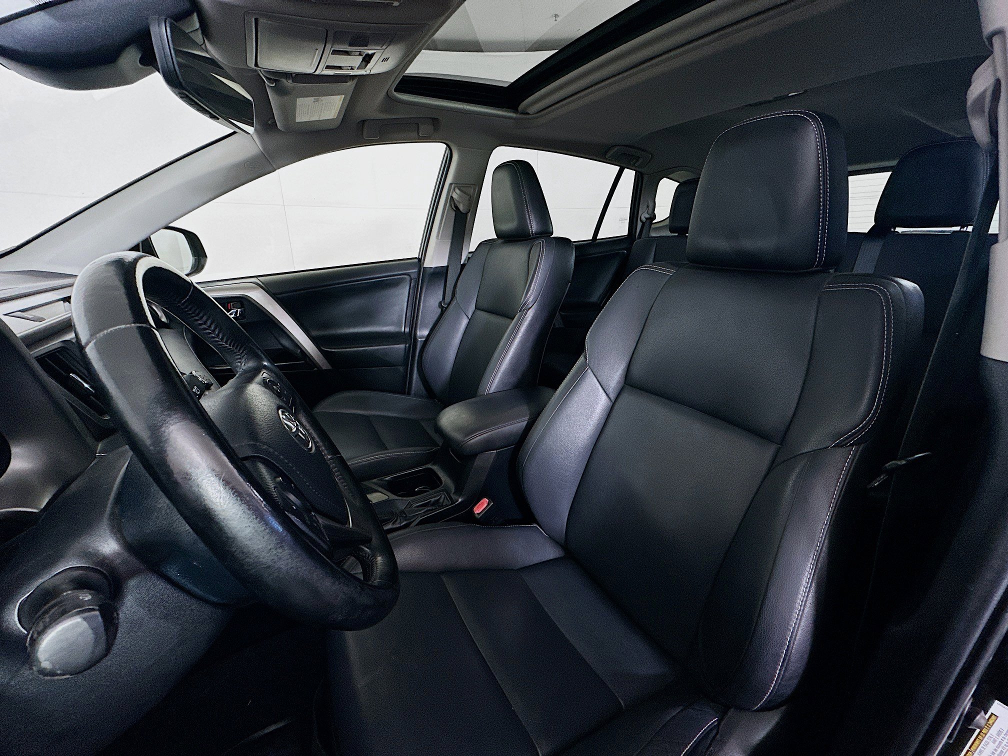 Used 2018 Toyota RAV4 Limited image 13