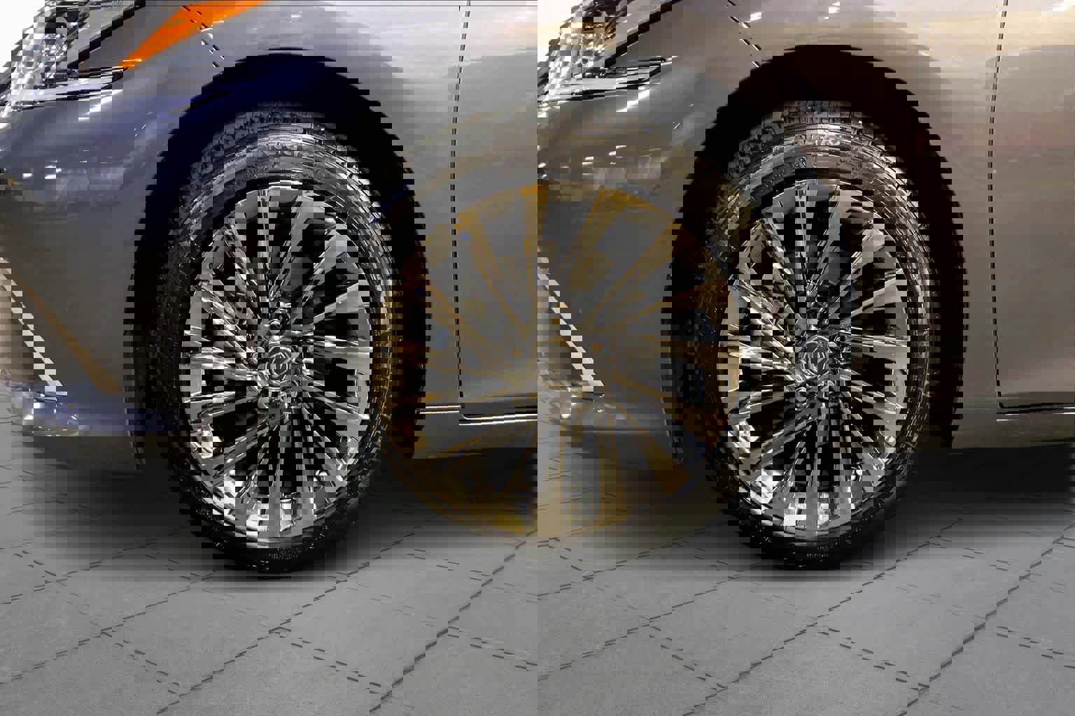 Used 2025 Lexus ES 300h w/ Luxury Package image 10