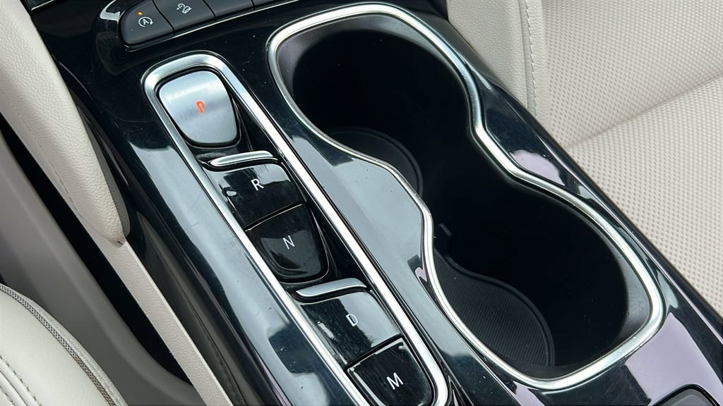 Used 2022 Buick Envision Essence w/ Safety Package image 32