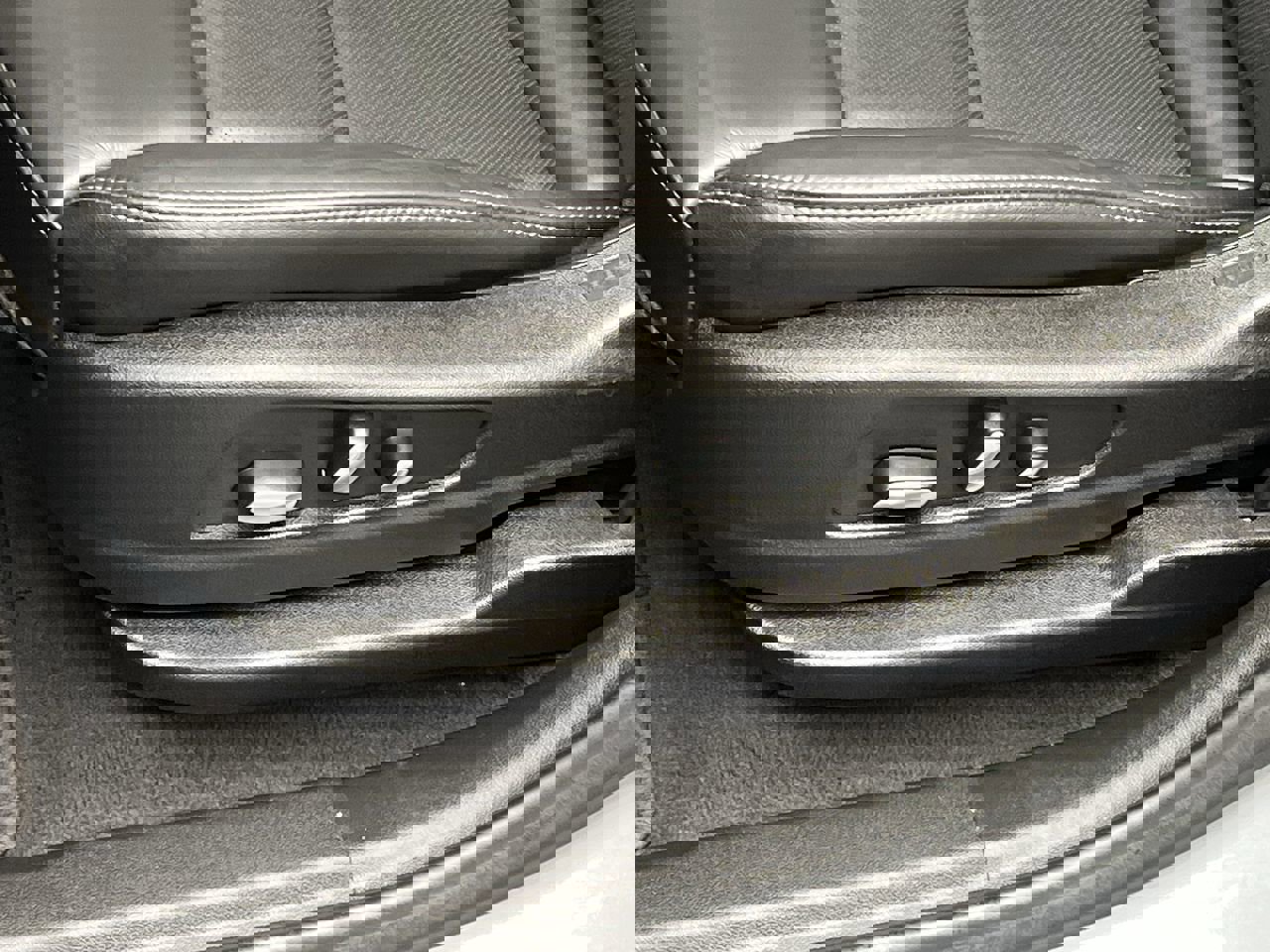 Certified 2025 Cadillac XT6 Premium Luxury AWD/4WD image 12