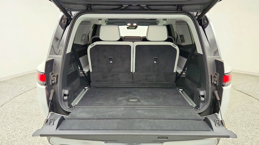 Used 2024 Rivian R1S Adventure AWD/4WD image 23