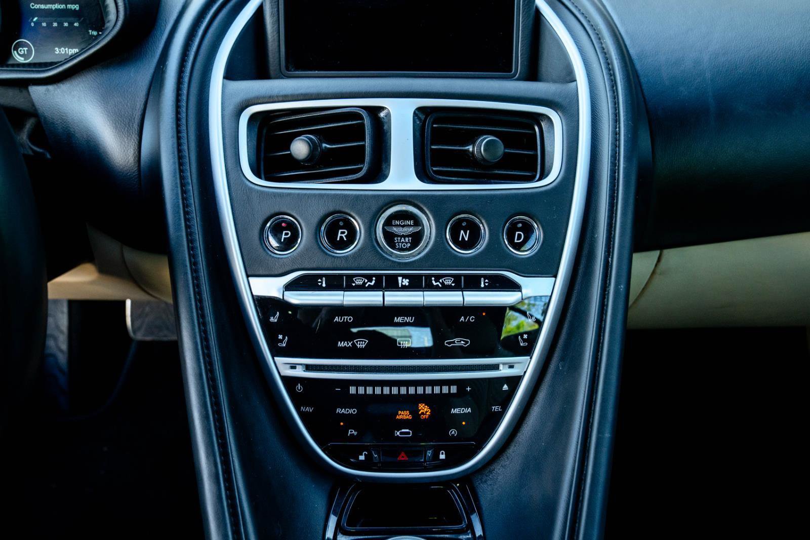 Used 2019 Aston Martin DB11 Volante image 8