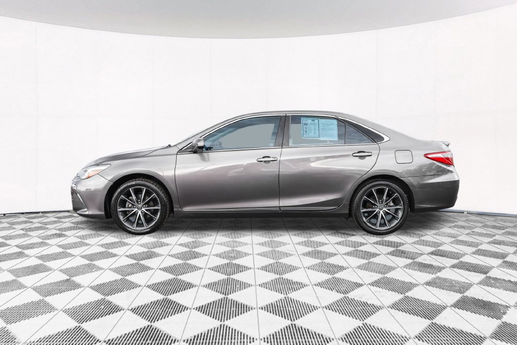 Used 2017 Toyota Camry XSE w/ Moonroof Package FWD image 16
