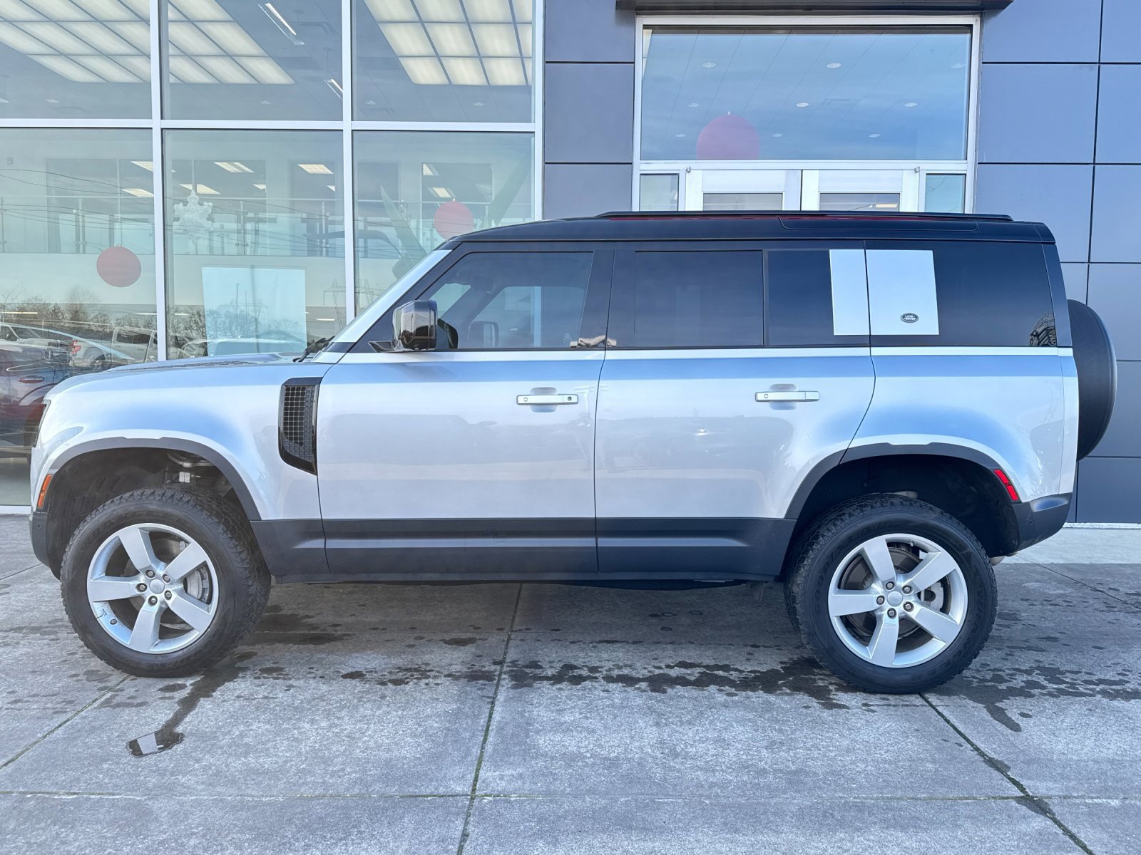 Used 2020 Land Rover Defender 110 First Edition image 6