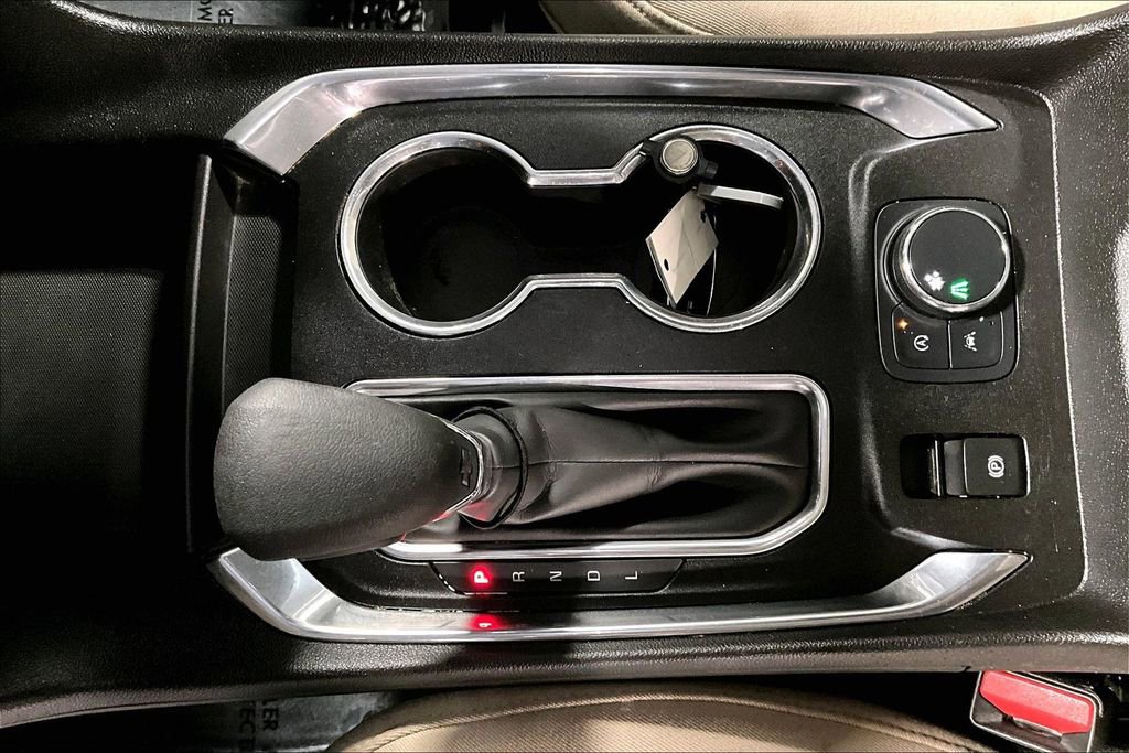 Used 2023 Chevrolet Traverse LS image 17