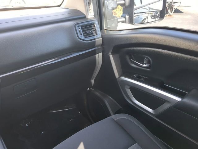 Used 2024 Nissan Titan SV w/ SV Convenience Package image 19