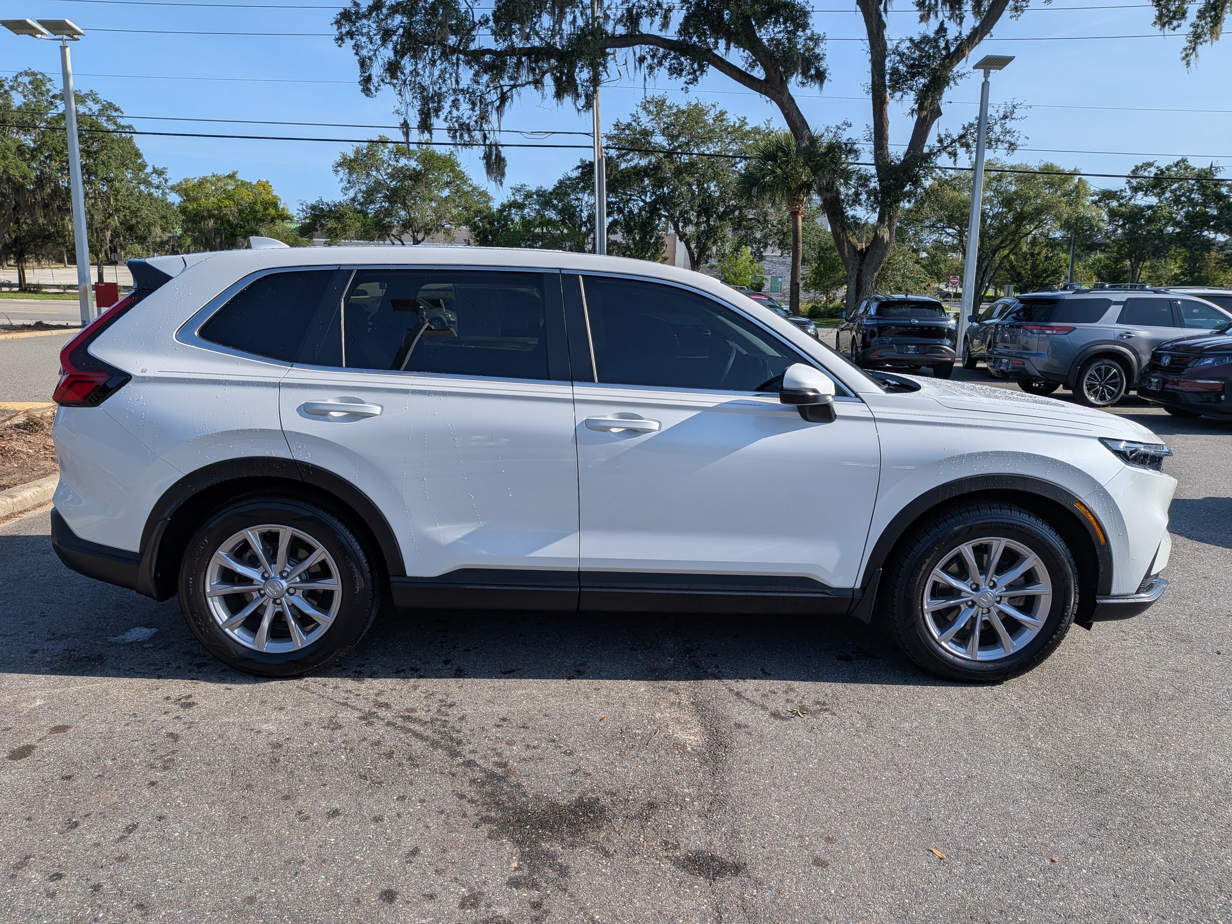Used 2024 Honda CR-V EX image 3