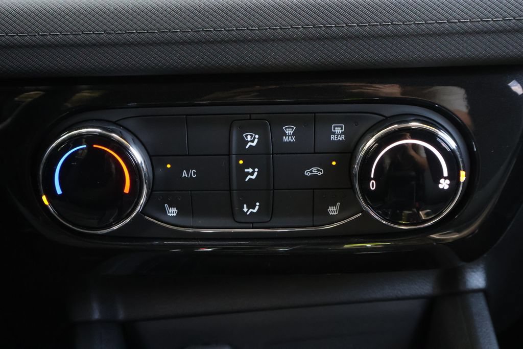 Used 2024 Chevrolet TrailBlazer LT w/ LT Cold Weather Package FWD image 19