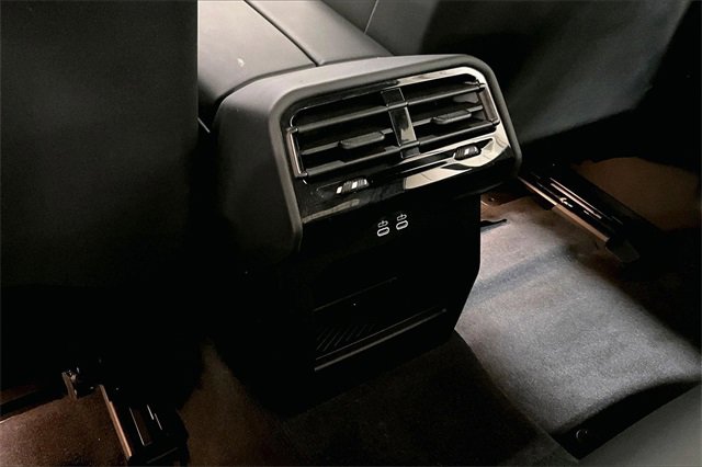 Used 2024 BMW 530i xDrive w/ Convenience Package image 24