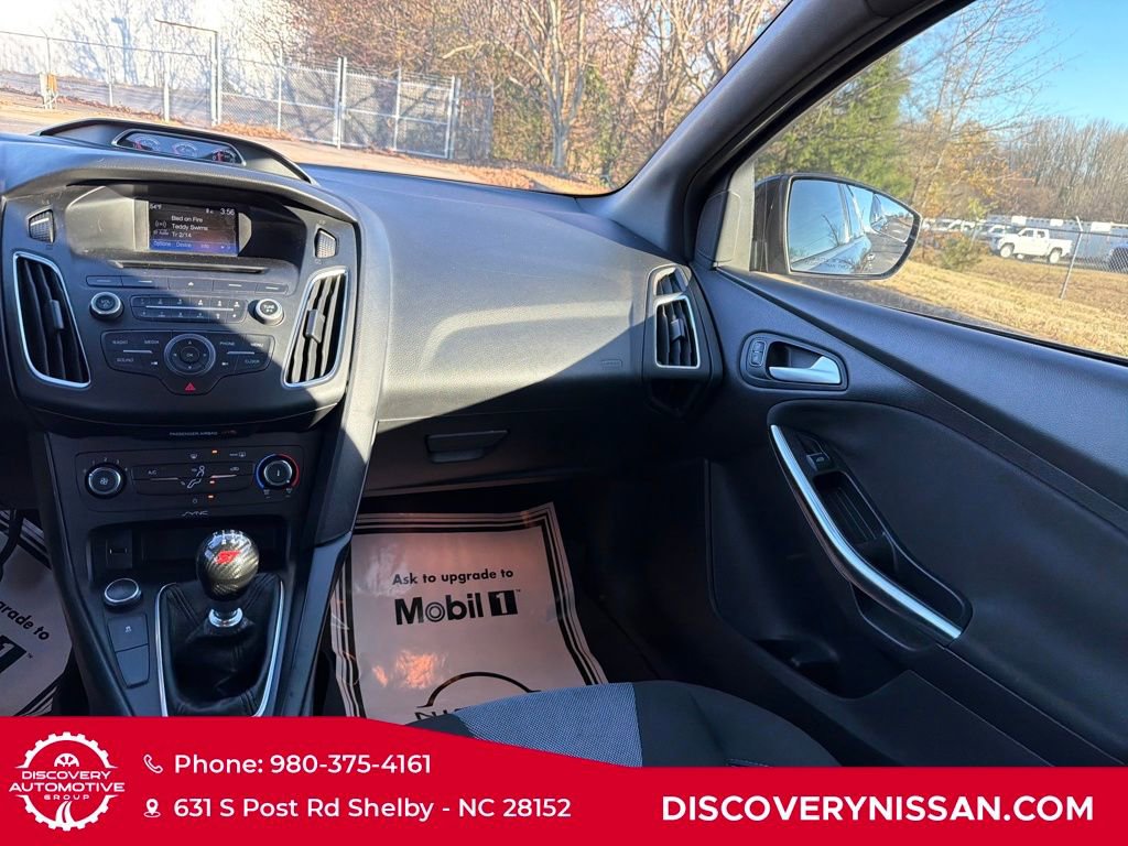 Used 2017 Ford Focus ST image 35