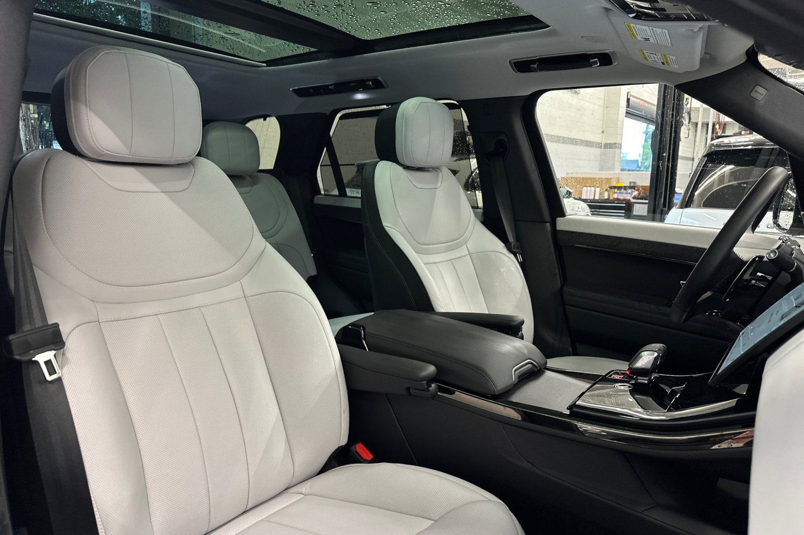 Used 2025 Land Rover Range Rover Sport Dynamic SE image 30