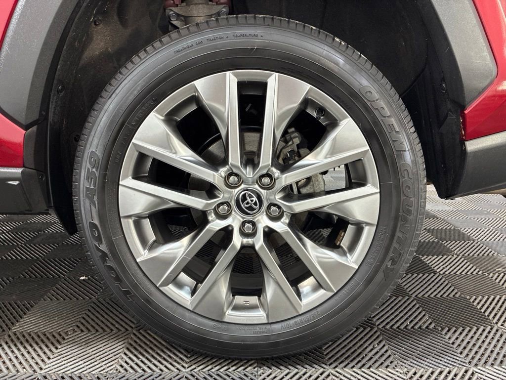 Used 2021 Toyota RAV4 XLE Premium AWD/4WD image 32
