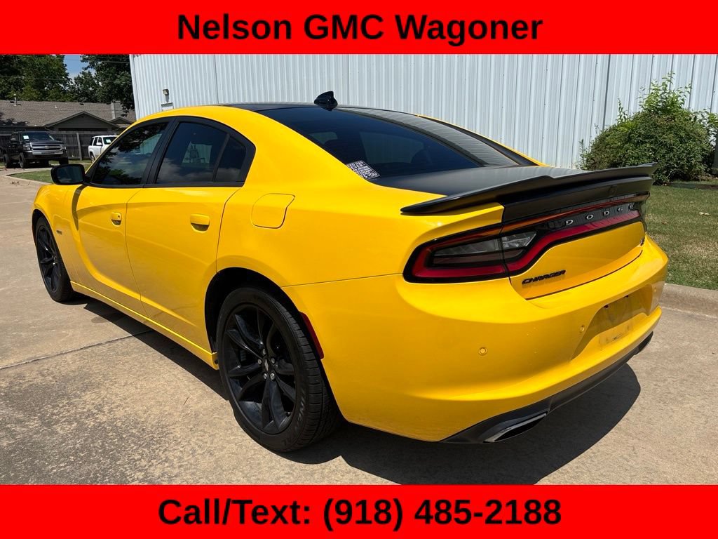 Used 2017 Dodge Charger R/T w/ Plus Group RWD image 7