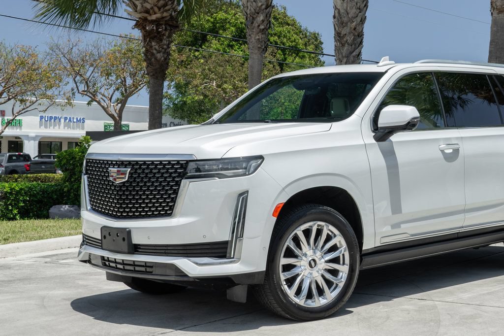 Used 2023 Cadillac Escalade Premium Luxury w/ Performance Package AWD/4WD image 2