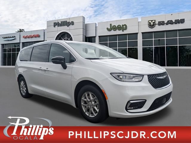 New 2026 Chrysler Pacifica Select