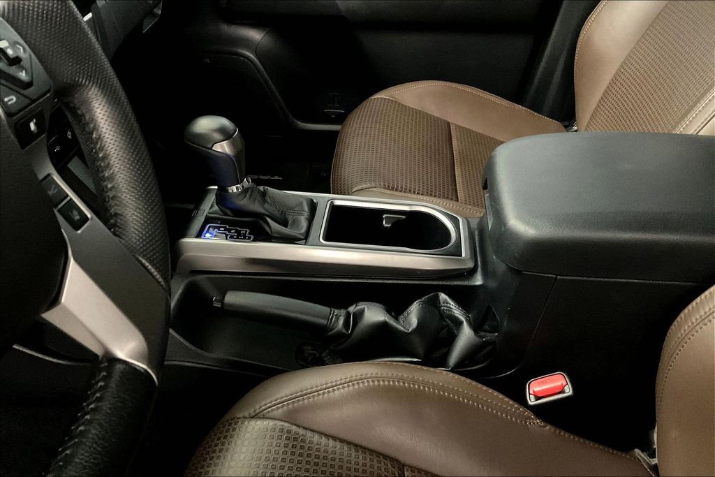 Used 2020 Toyota Tacoma Limited image 17