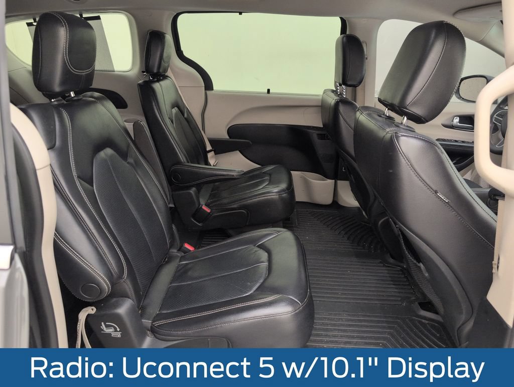 Used 2022 Chrysler Pacifica Touring-L FWD image 16