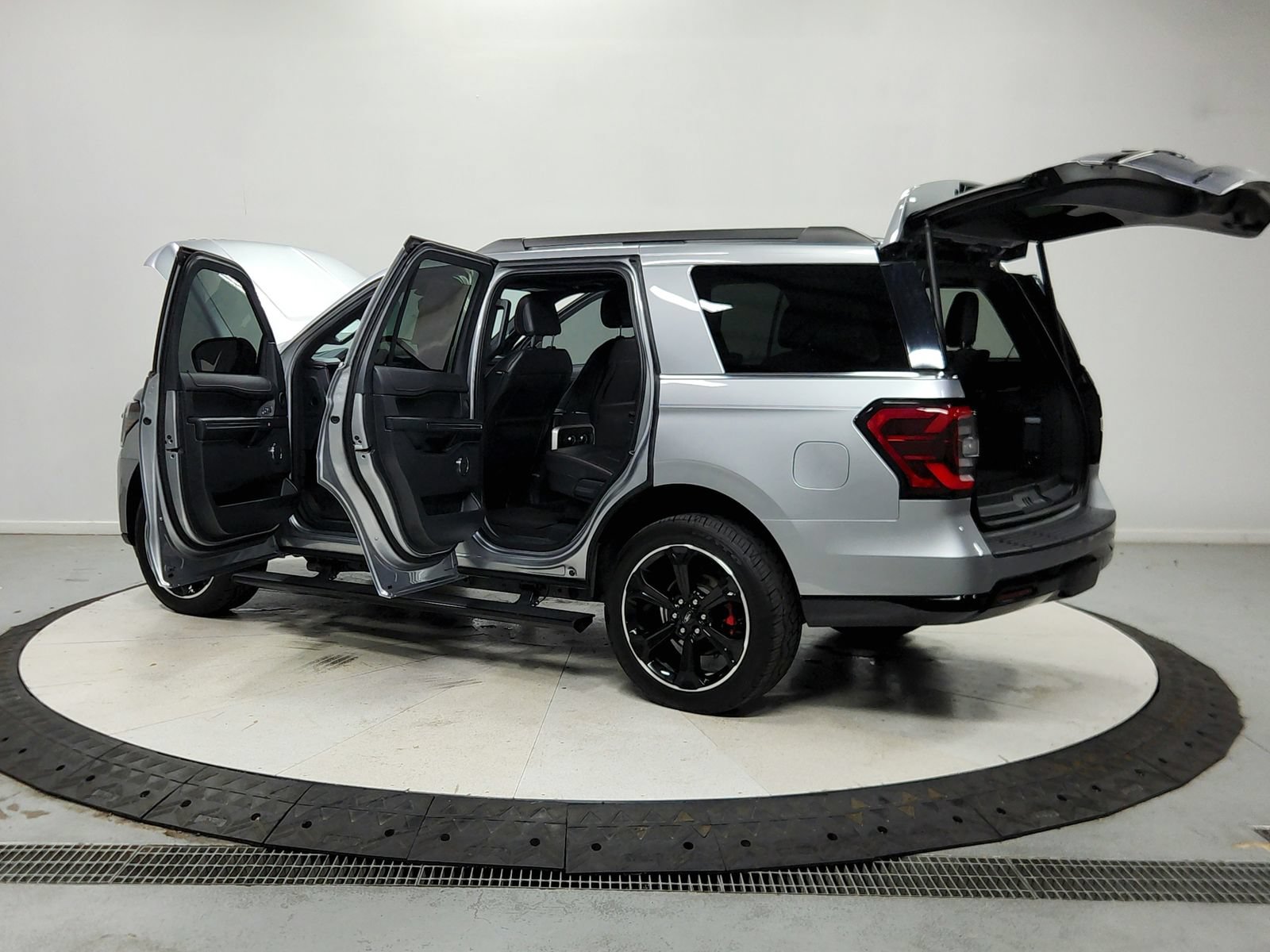 Used 2024 Ford Expedition Limited RWD image 14