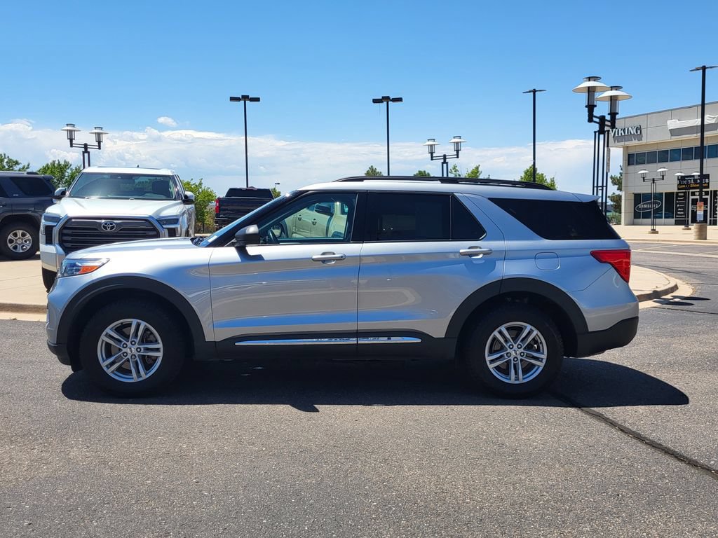 Used 2023 Ford Explorer XLT AWD/4WD image 7