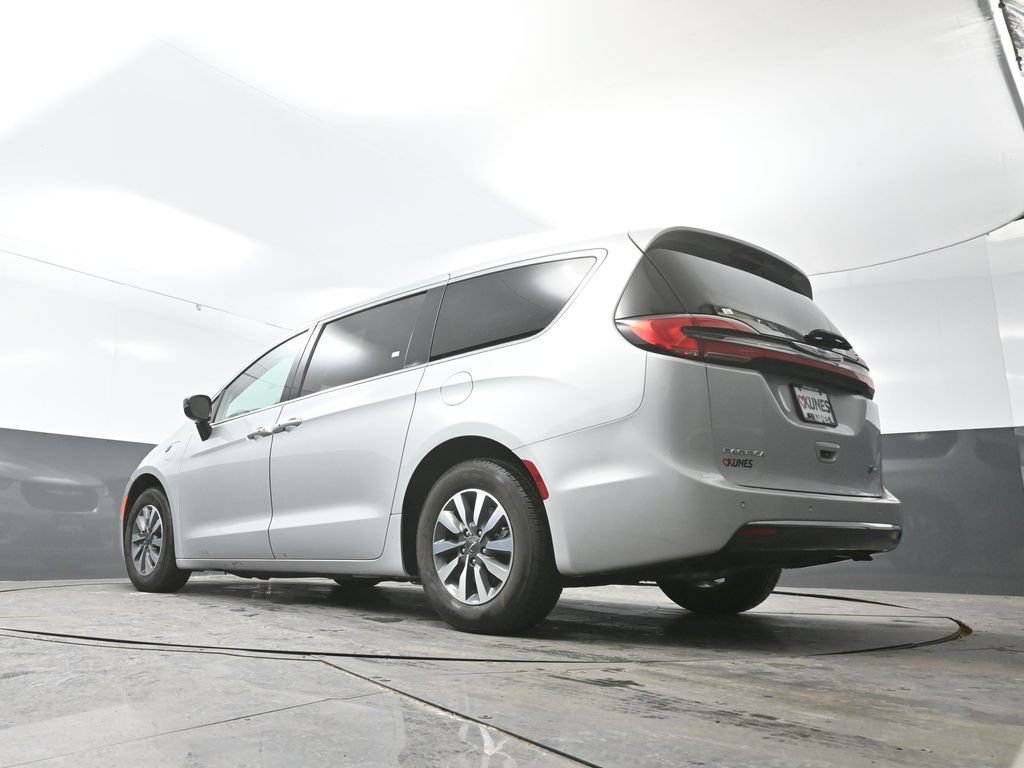 Used 2024 Chrysler Pacifica Limited FWD image 54