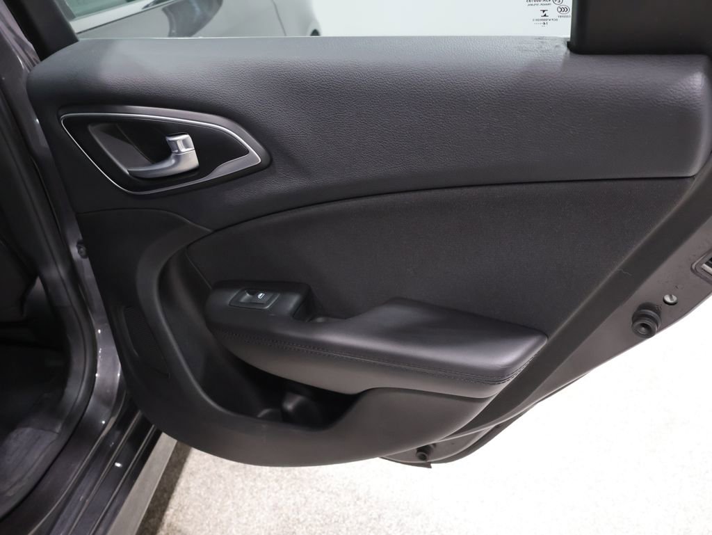 Used 2015 Chrysler 200 Limited w/ Convenience Group FWD image 22