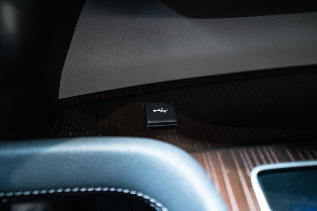 Certified 2023 Toyota Sienna LE image 28