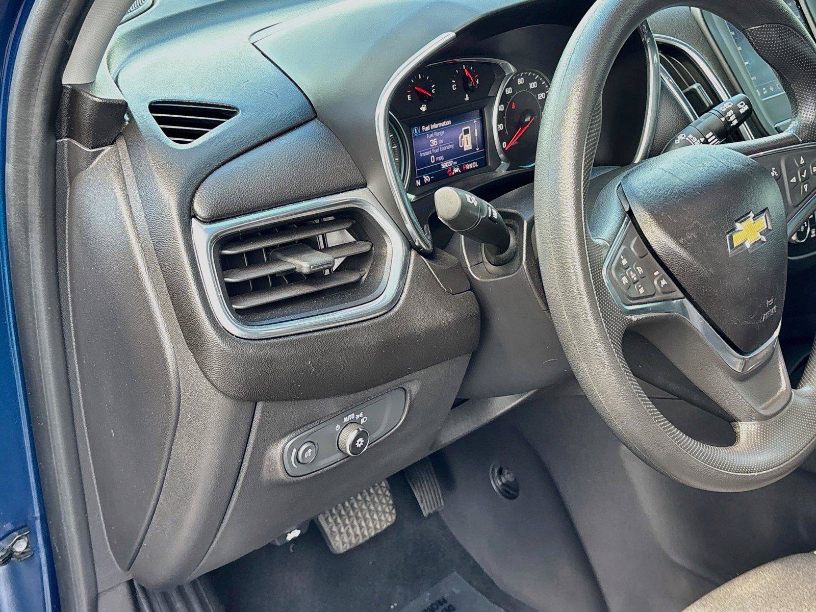 Used 2020 Chevrolet Equinox LT w/ LPO, Floor Liner Package FWD image 10