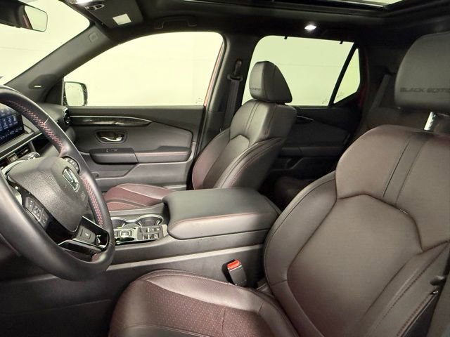 Used 2025 Honda Pilot Black Edition image 28