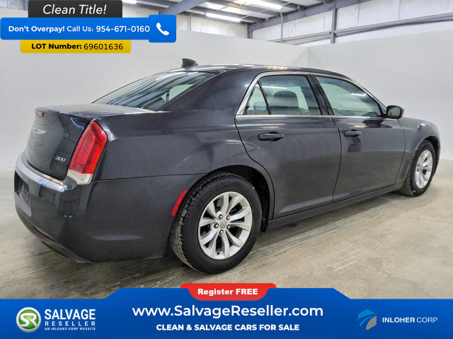 Used 2015 Chrysler 300 Limited RWD image 4