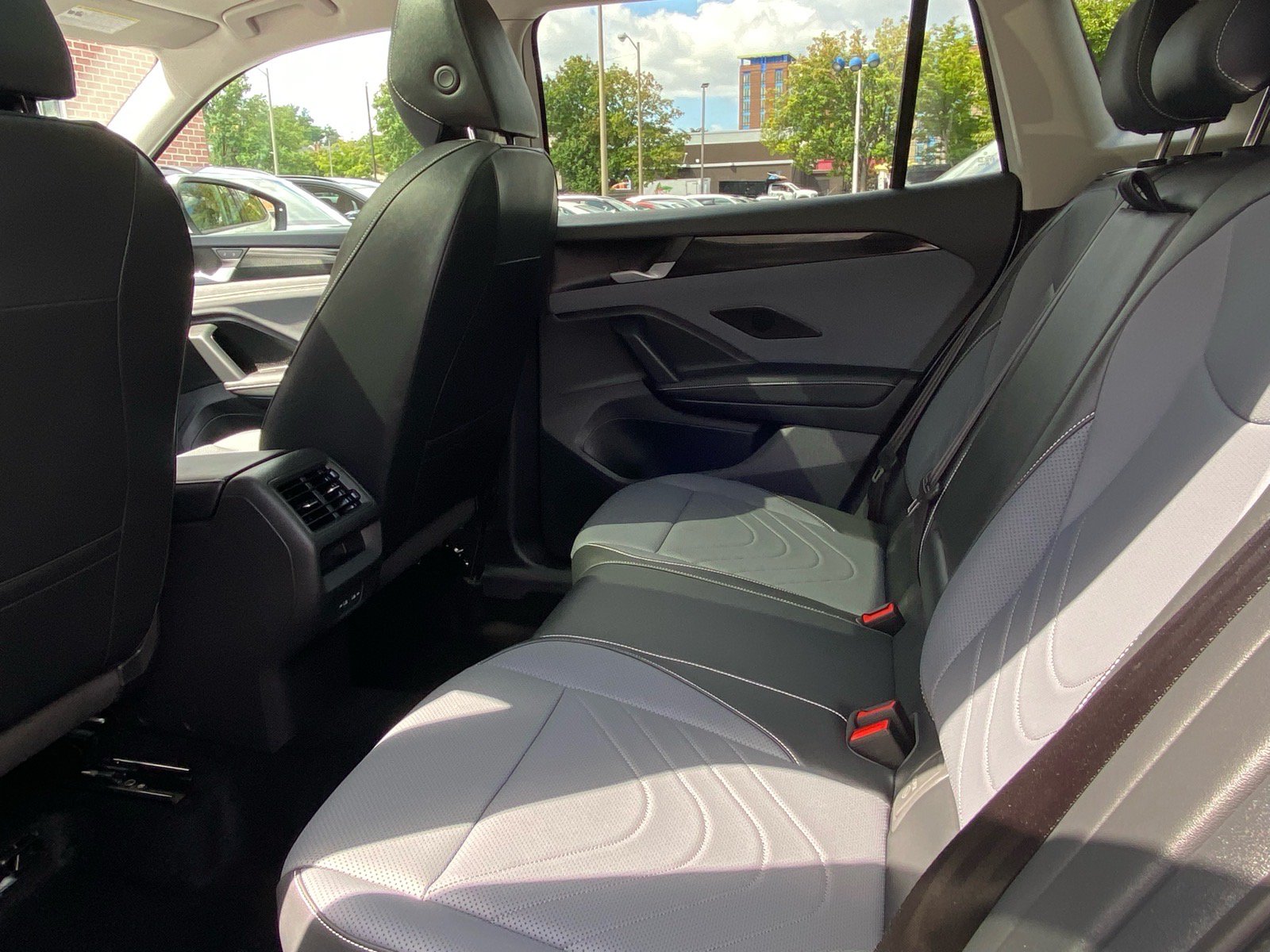 Certified 2026 Volkswagen Tiguan SE AWD/4WD image 17