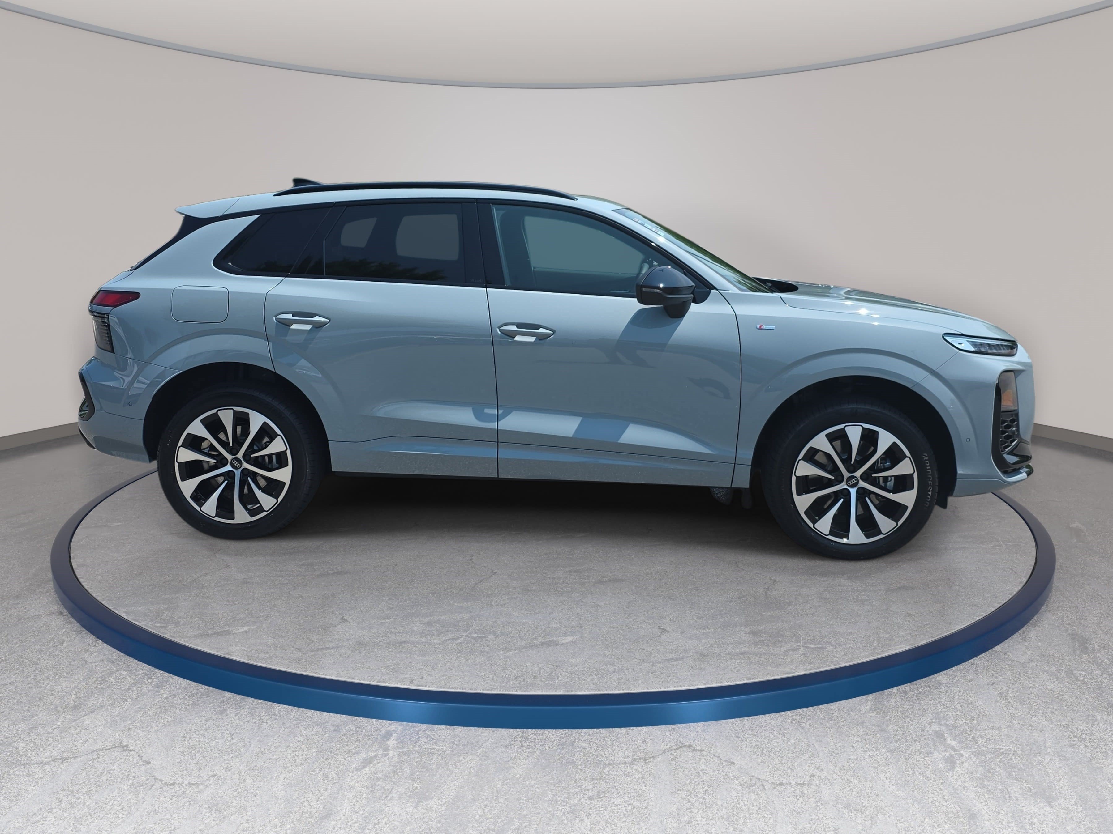 New 2026 Audi Q3 quattro 2.0T AWD/4WD image 4