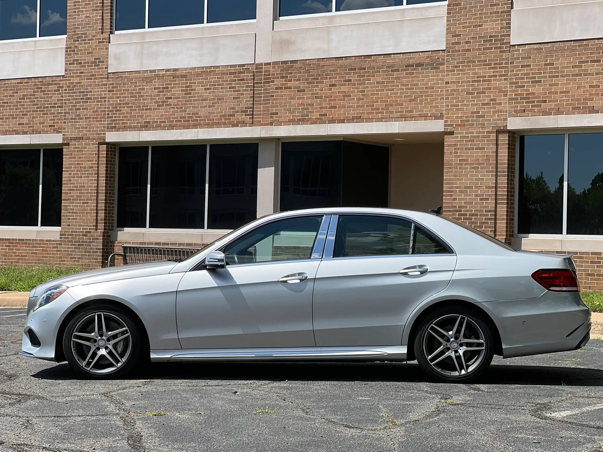 Used 2014 Mercedes-Benz E 550 4MATIC Sedan w/ Premium 1 Package image 2