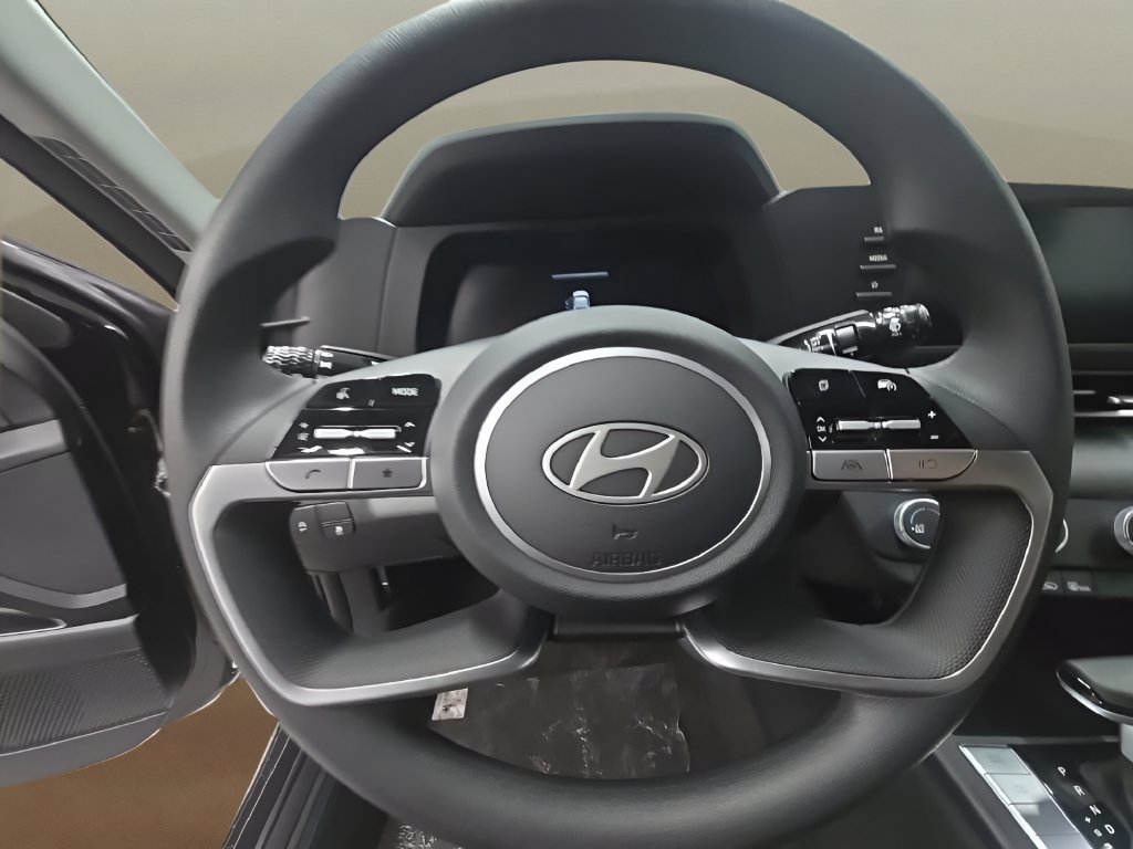New 2026 Hyundai Elantra SE FWD image 30