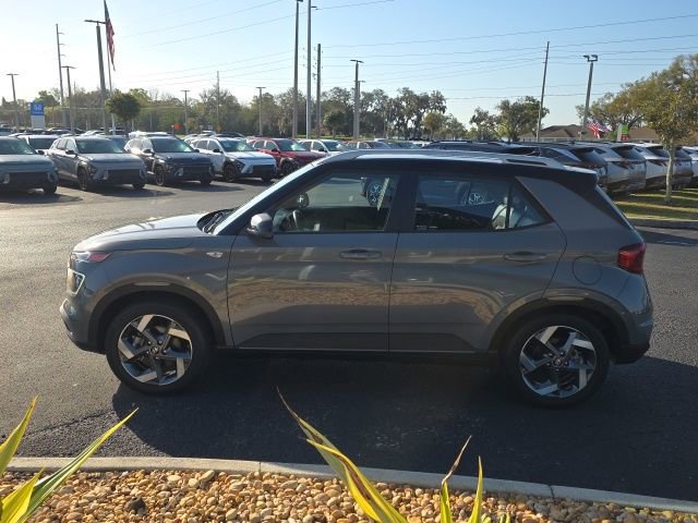 Certified 2022 Hyundai Venue Limited w/ Cargo Package image 18