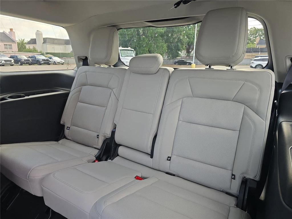 New 2026 Lincoln Navigator Premiere AWD/4WD image 11